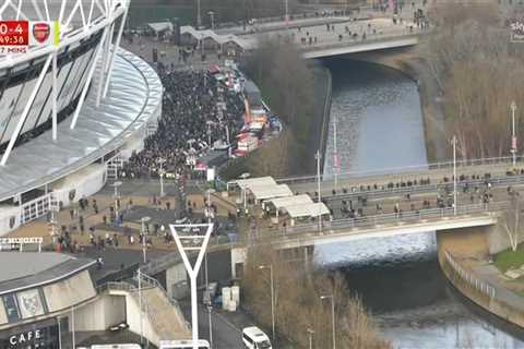 West Ham Fans Walk Out in Droves as Team Falls 4-0 to Arsenal