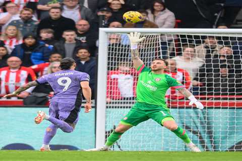 Michael Owen Criticizes Darwin Nunez's 'Insane' Goal in Liverpool Match