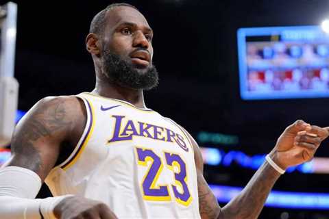 Lakers’ LeBron James becomes first player to hit 40,000 career points