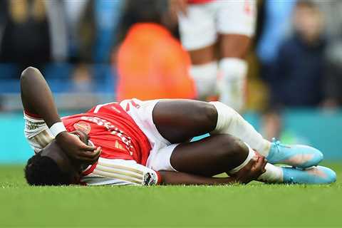 Arsenal Star Bukayo Saka Injured in Clash Against Manchester City