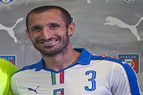 Giorgio Chiellini linked with Juventus management role.