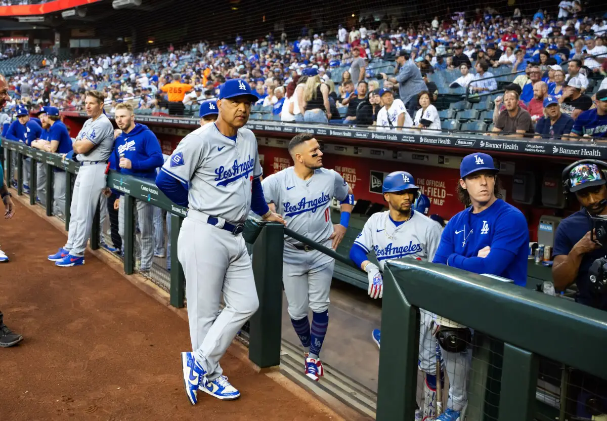 Dodgers, Diamondbacks Will Play on Tuesday Night Following Bee Delay