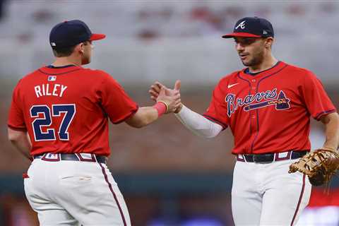 Matt Olson’s Bizarre Handshake With Teammate Is Going Viral