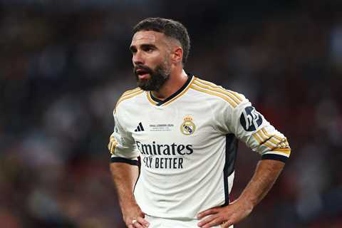 (WATCH) Dani Carvajal’s father leads Real Madrid bus on parade route