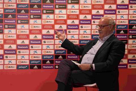 Spain legend Vicente del Bosque sends message to the racists