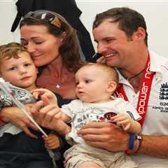 Who was Ruth Strauss, how long was she married to England cricketer Andrew and why are fans wearing ..