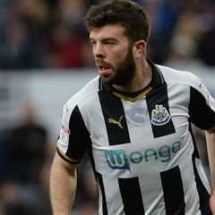 Hibernian Complete Hanley Signing on Two-Year Contract