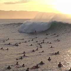 BIGGEST CROWD AT PIPELINE IVE EVER SEEN (SKETCHY)